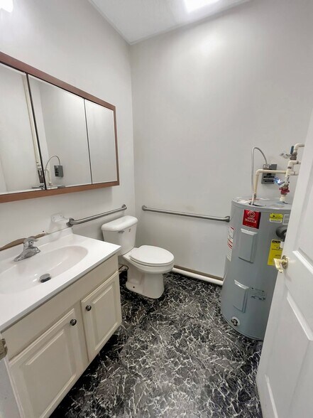 More Photos Of 13995 US Highway 29, Chatham Medical For Lease