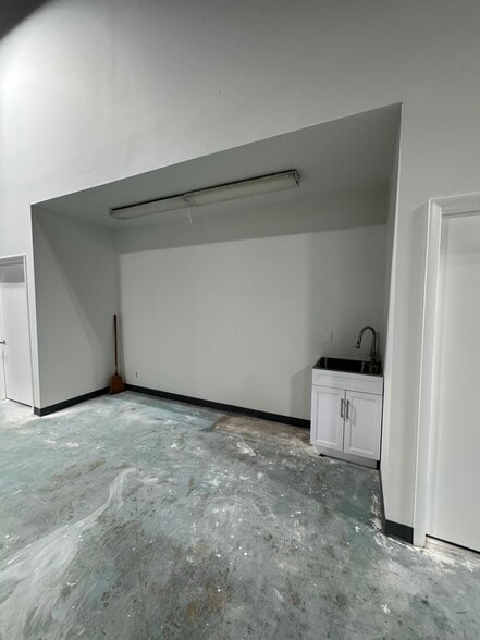 More Photos Of 3245-3341 W McNab Rd, Pompano Beach Warehouse For Lease