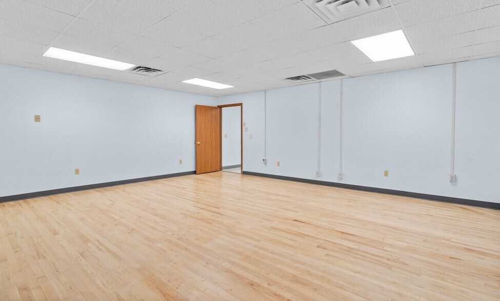 More Photos Of 18 Sportsman Dr, Clarion Medical For Sale