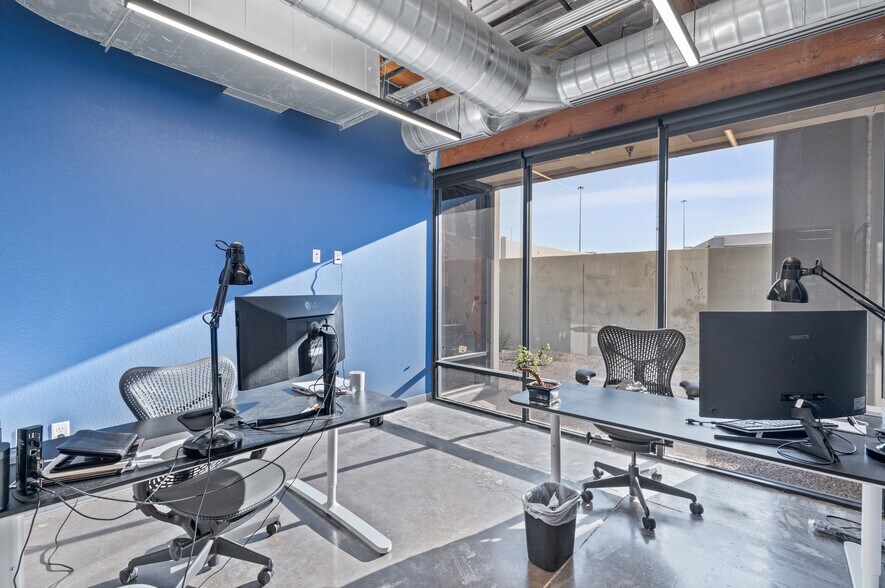 More Photos Of 2410 W Royal Palm Rd, Phoenix Light Manufacturing For Sale