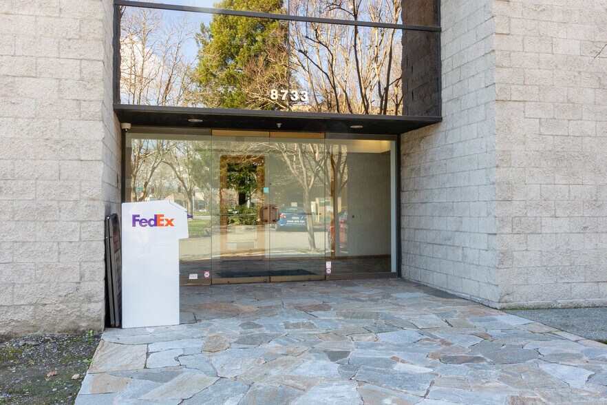 More Photos Of 8733 Lakewood Dr, Windsor Office For Sale