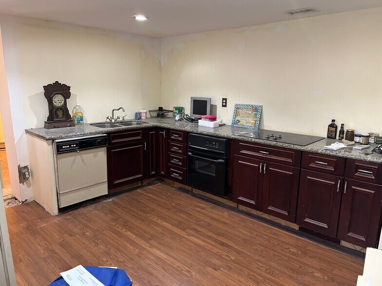 More Photos Of 609 S Himes Ave, Tampa Office For Lease