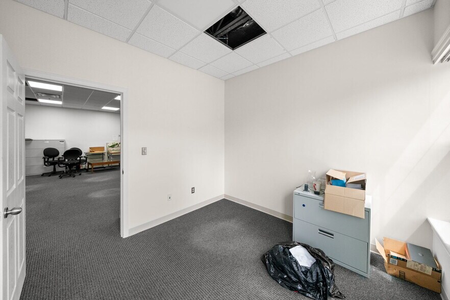 More Photos Of 140 N Franklin St, Holbrook Office For Sale