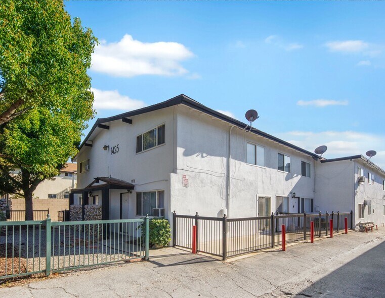 More Photos Of 1425 W Stoneridge Ct, Ontario Apartments For Sale