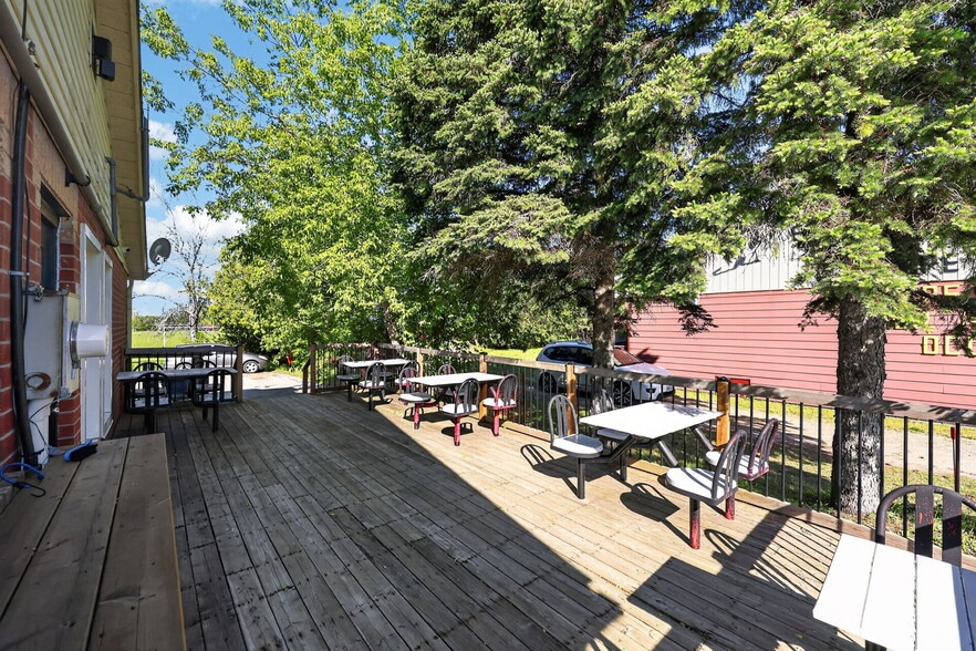 More Photos Of 56 Yonge St S, Springwater Fast Food For Sale