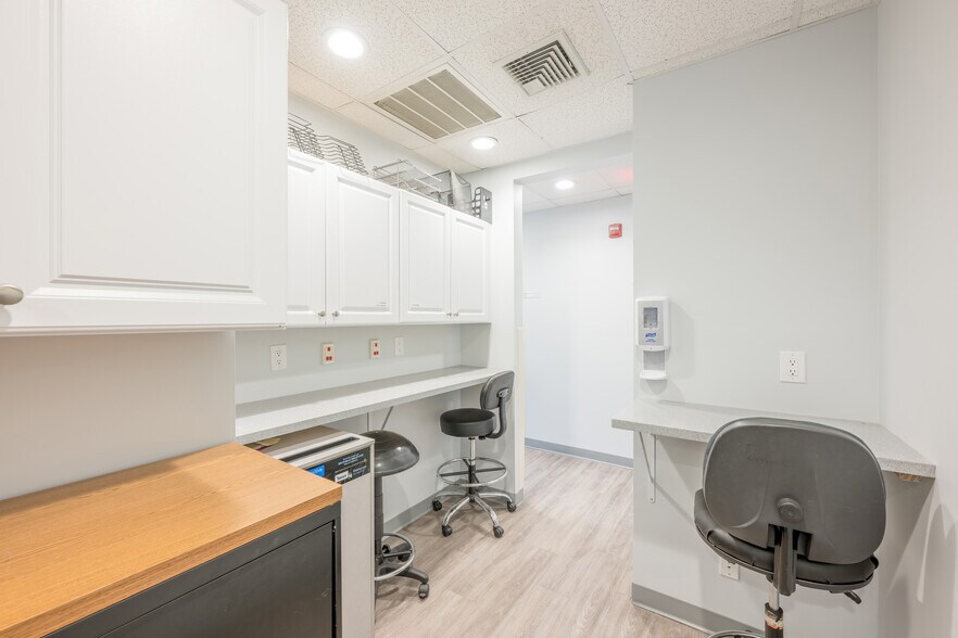 More Photos Of 400 Massasoit Ave, East Providence Medical For Sale