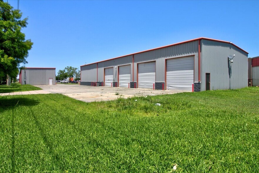 More Photos Of 4055 Old Dowlen Rd, Beaumont Warehouse For Lease