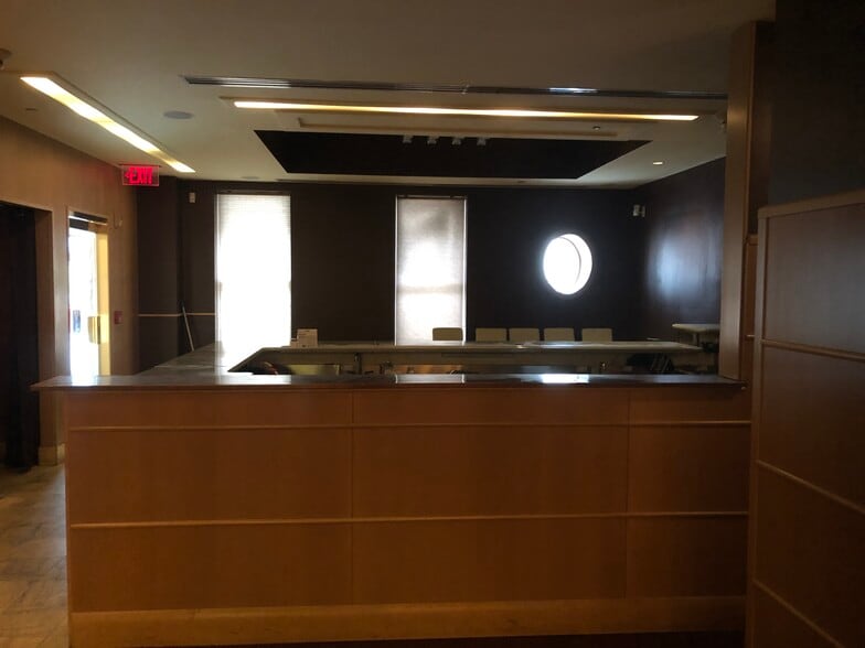 More Photos Of 127 W 4th St, Cincinnati Restaurant For Lease