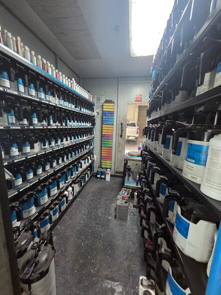 More Photos Of 369 Thomas St, Newark Auto Repair For Sale