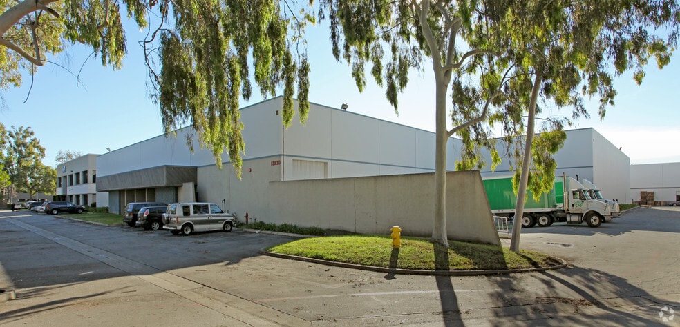 More Photos Of 12930 Alondra Blvd, Cerritos Warehouse For Lease