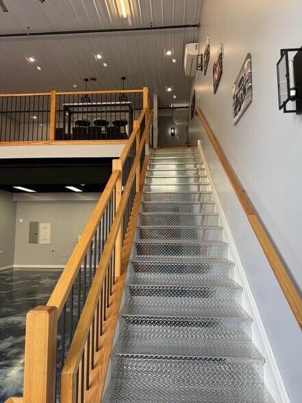 More Photos Of 2244 Ferry Rd, Naperville Flex For Sale