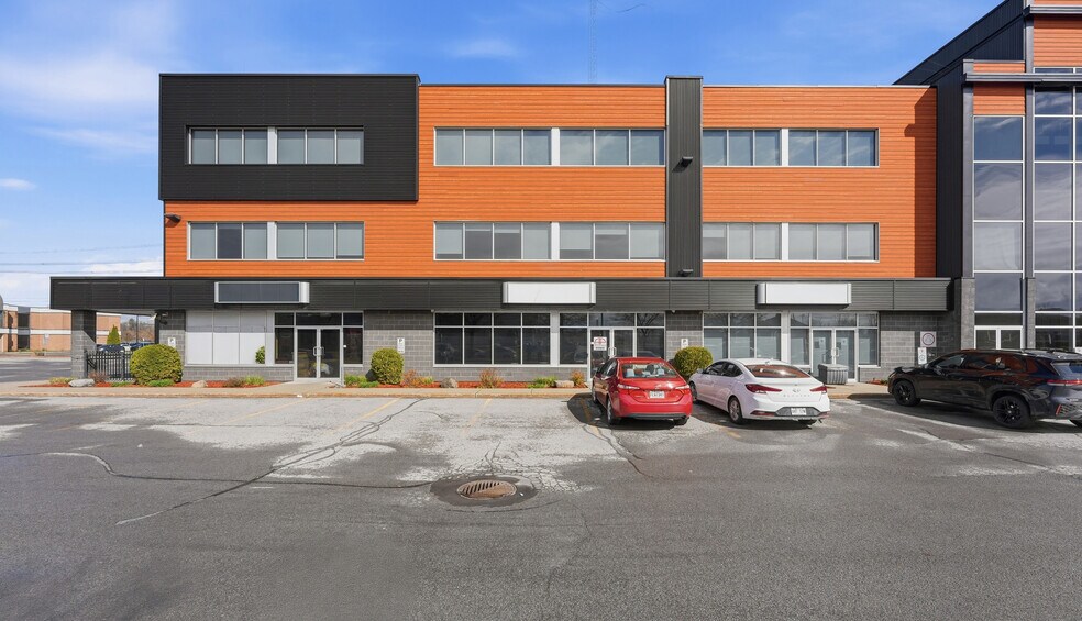 More Photos Of 2700 Boul des Entreprises, Terrebonne Office For Lease