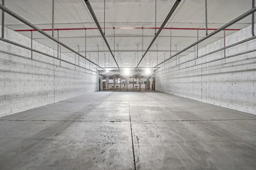 More Photos Of 309 E Leffel Ln, Springfield Freestanding For Sale