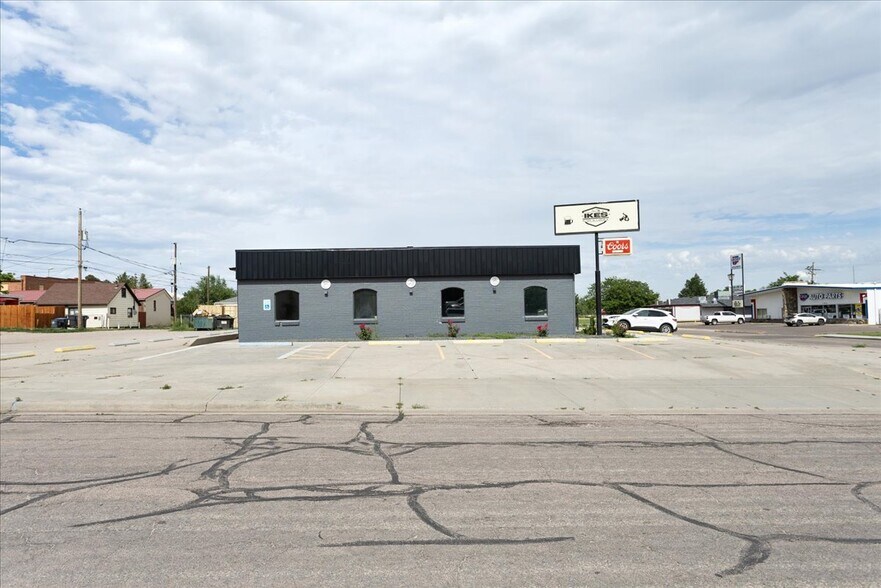 More Photos Of 122 W 6th St, Cheyenne Light Distribution For Lease