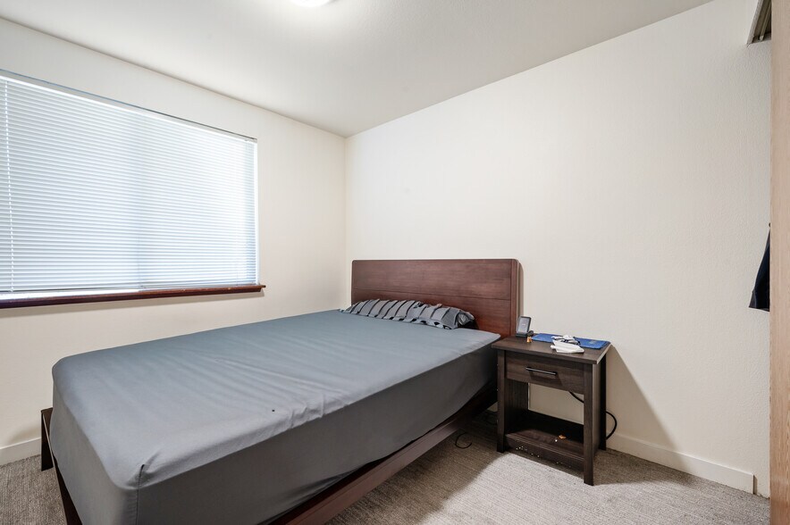 More Photos Of 2418 NW 57th St, Seattle Multifamily For Sale