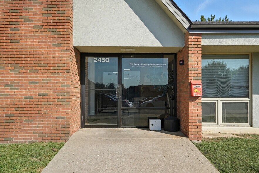 More Photos Of 2450 Glenwood Ave, Joliet Medical For Lease