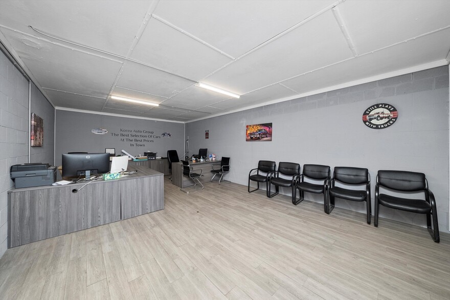 More Photos Of 1610 S Chicago St, Joliet Auto Dealership For Sale