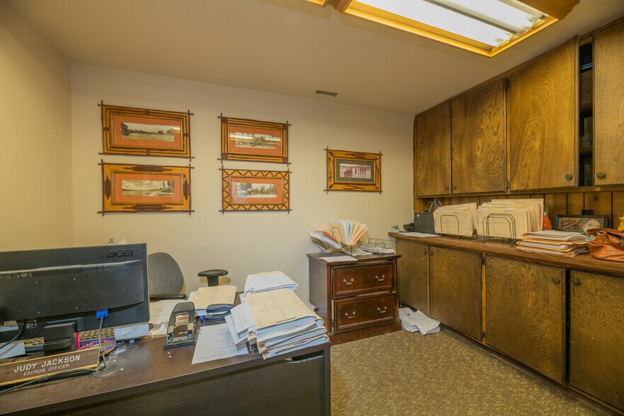 More Photos Of 41659 Big Bear Blvd, Big Bear Lake Office Residential For Lease