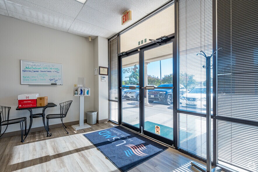 More Photos Of 900 W Airport Fwy, Hurst Unknown For Lease