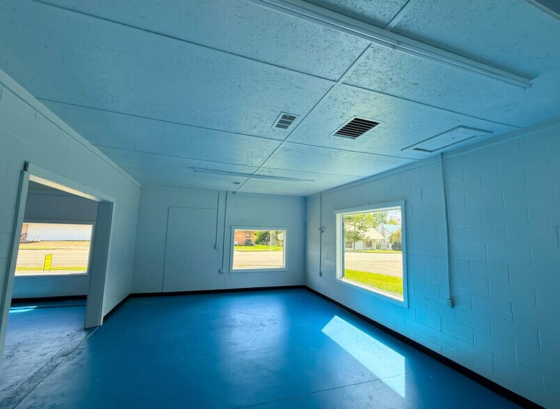 More Photos Of 3851 Harrington st, Oak Park Freestanding For Sale