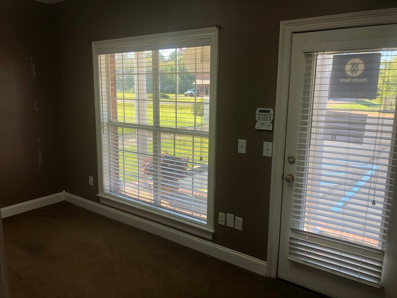 More Photos Of 130 Southpointe Dr, Byram Office For Lease