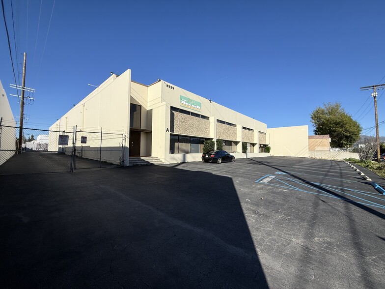 More Photos Of 8929 Oso Ave, Chatsworth Manufacturing For Lease