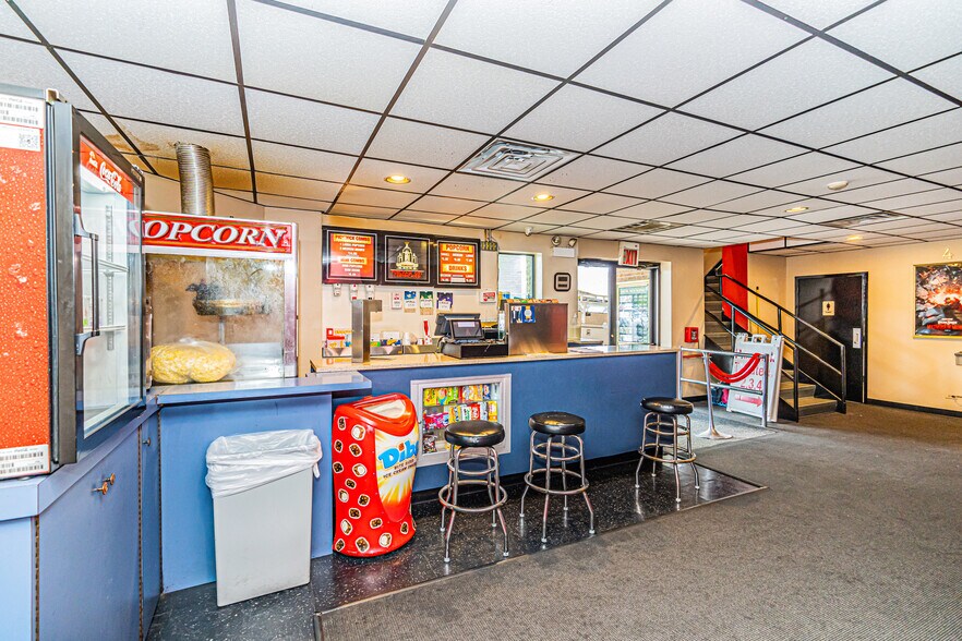 More Photos Of 1-11 S Prospect Ave, Park Ridge Restaurant For Lease