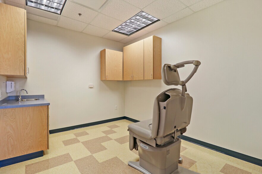 More Photos Of 10222 74th St, Kenosha Medical For Lease