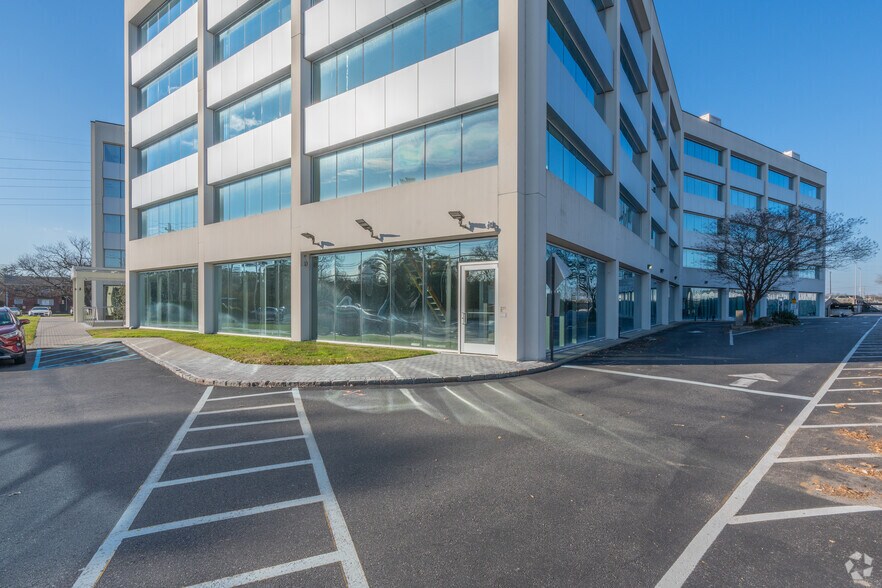 More Photos Of 1 Old Country Rd, Carle Place Office For Lease