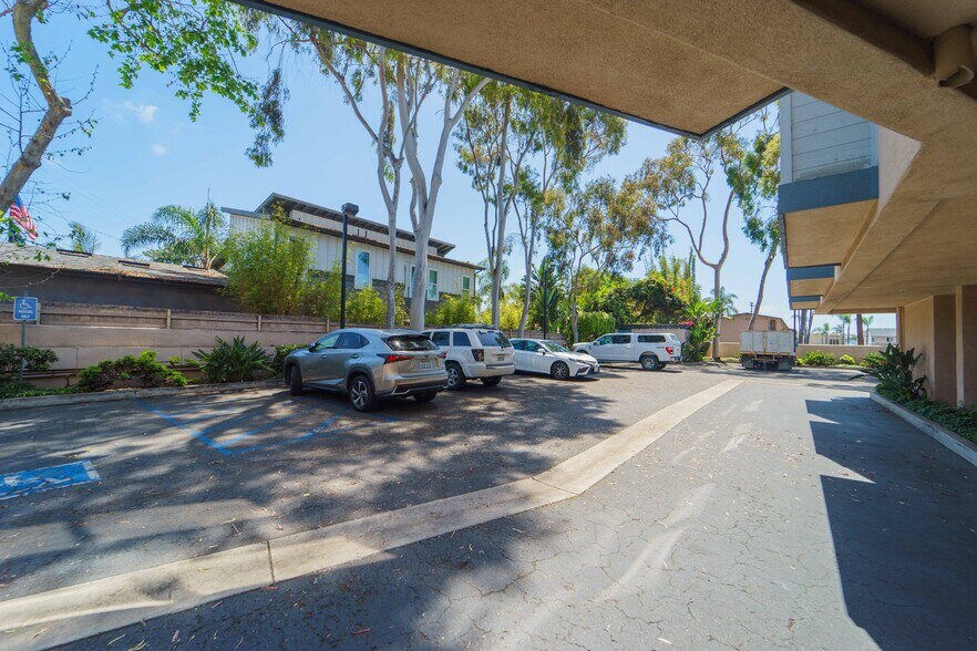 More Photos Of 1015 Chestnut Ave, Carlsbad Office For Sale