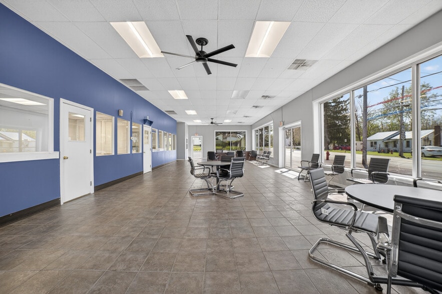 More Photos Of 702 Charles St, Galion Auto Dealership For Sale