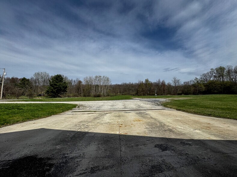 More Photos Of 33 Transport Dr, Bennington Freestanding For Sale