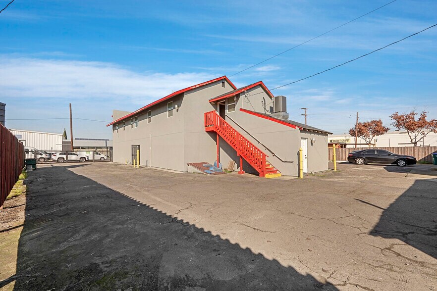 More Photos Of 104 E Lodi Ave, Lodi Storefront Retail Office For Sale