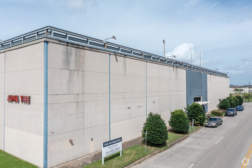 More Photos Of 2929 Mckinney St, Houston Showroom For Lease