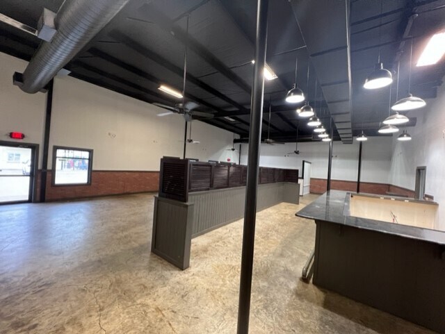 More Photos Of 8950 US-165, Sterlington Storefront For Sale