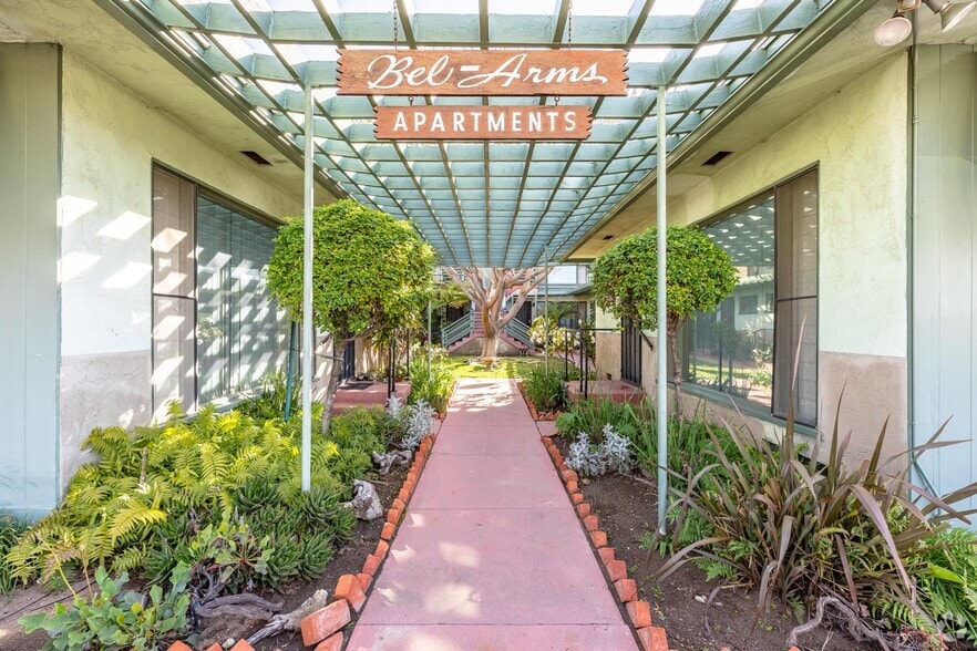More Photos Of 8870-8878 La Mesa Blvd, La Mesa Storefront For Sale