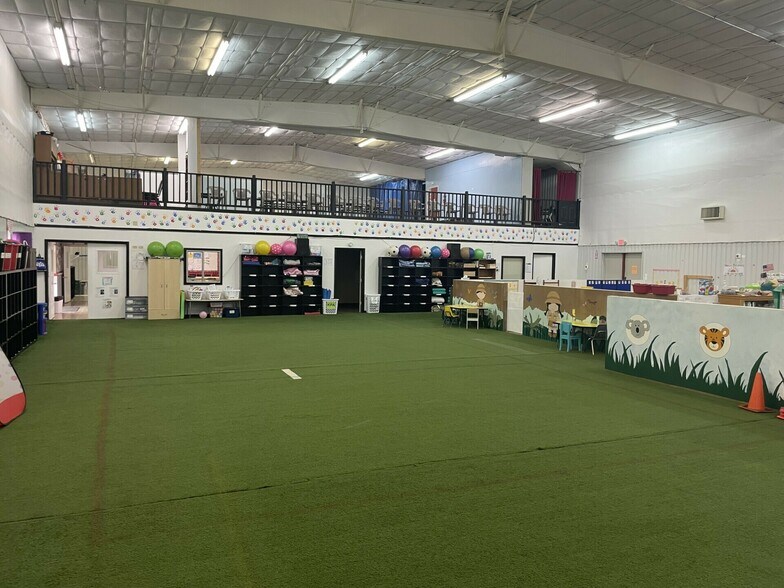 More Photos Of 1937 Deerbrook Dr, Tyler Warehouse For Lease