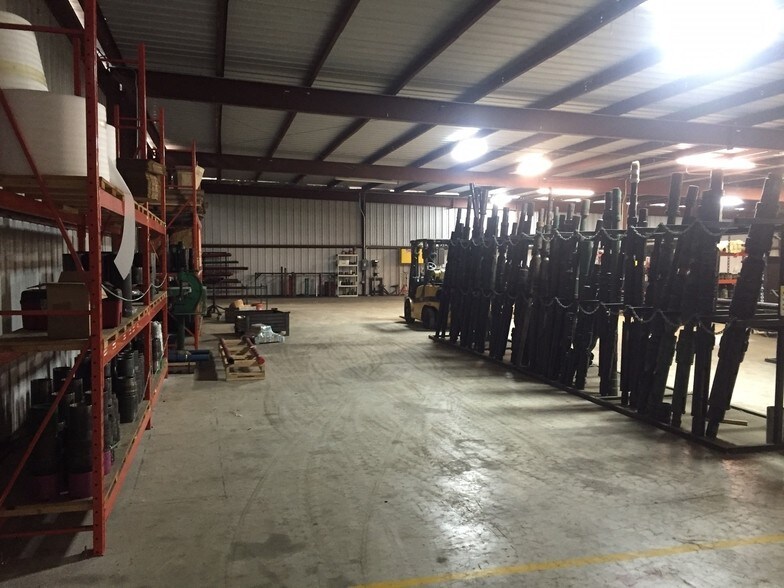 More Photos Of 3517 W Highway 90, Seguin Warehouse For Lease