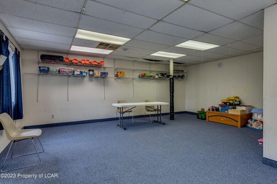 More Photos Of 104 Woodward Hill Rd, Edwardsville Office For Sale