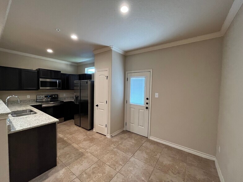 More Photos Of 6414 Luglio Ln, San Antonio Apartments For Sale