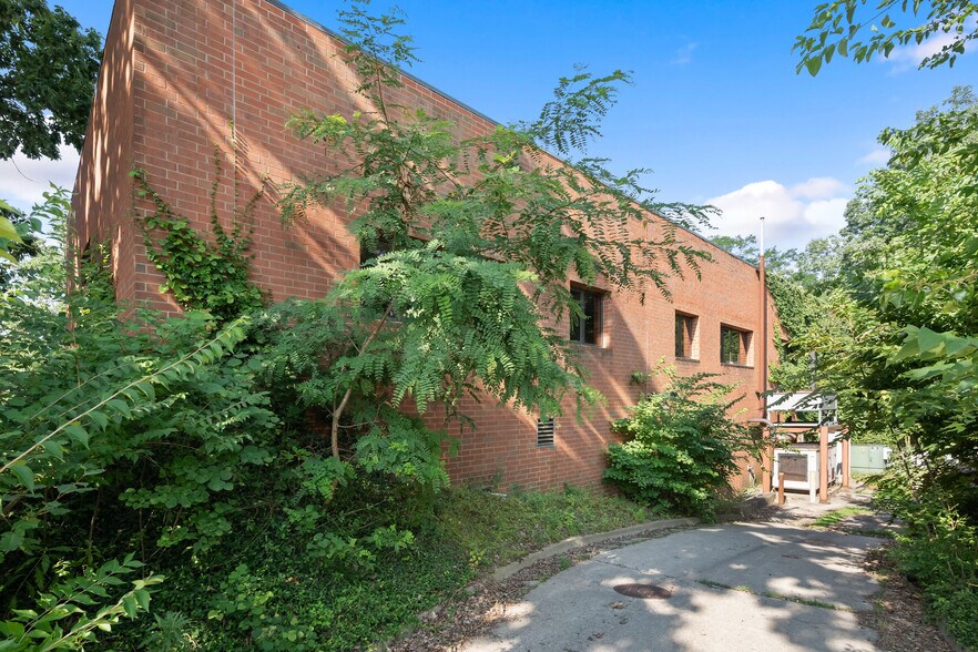More Photos Of 1015 Michigan Ave, Logansport Flex For Sale