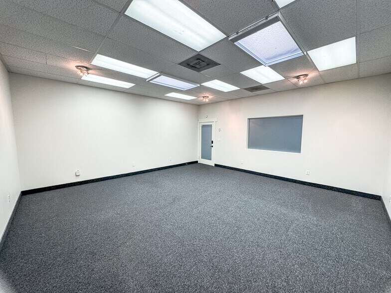 More Photos Of 212 Main St, Seal Beach Office Residential For Lease