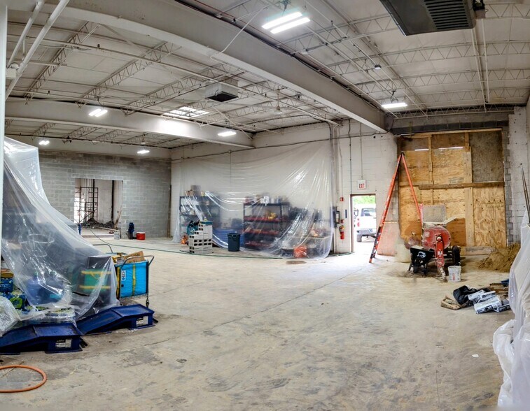 More Photos Of 115 E University Dr, Arlington Heights Warehouse For Sale