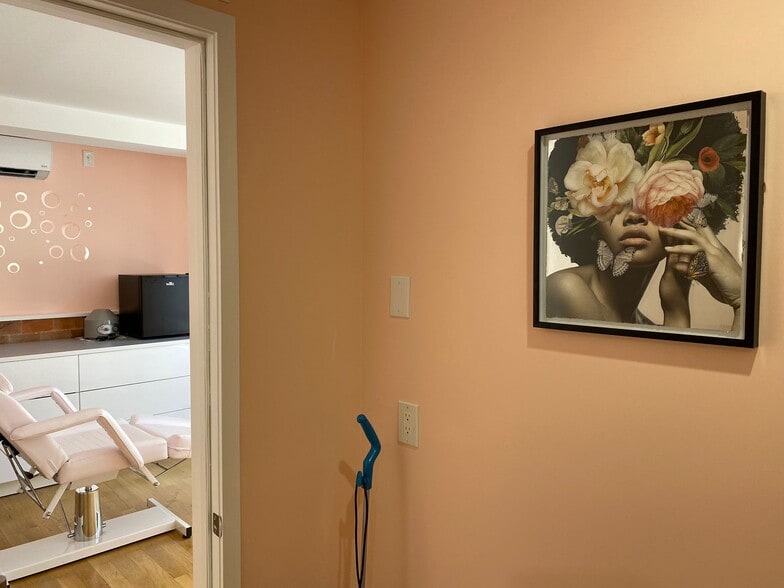 More Photos Of 1220-1224 Lexington Ave, New York Apartments For Lease