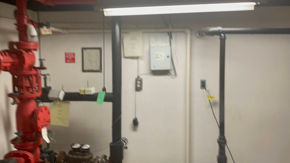 More Photos Of 17431 Dix Rd, Melvindale Fast Food For Lease