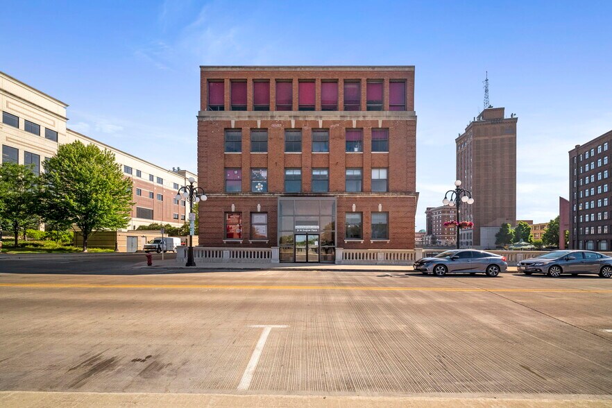 More Photos Of 31 W Downer Pl, Aurora Office For Sale