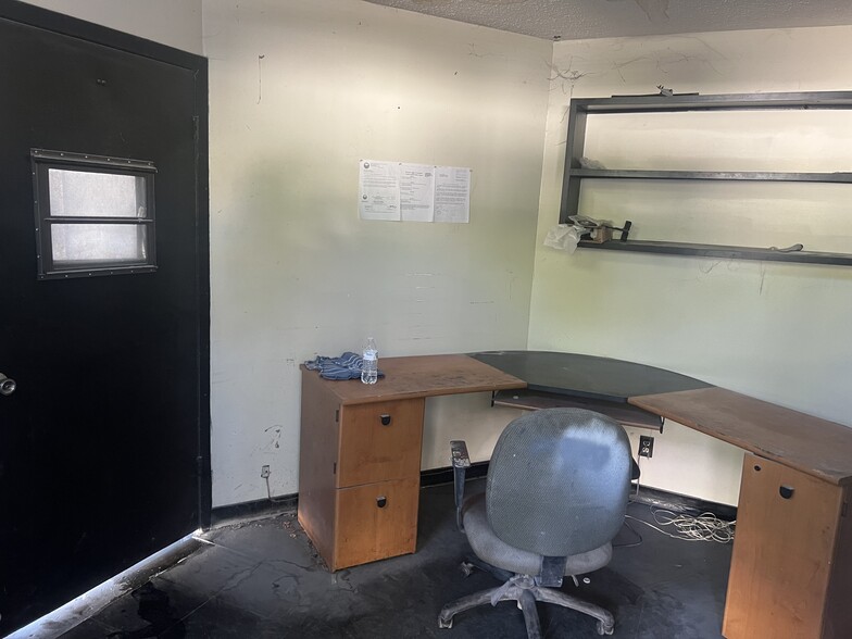 More Photos Of 4131 Lenox Ave, Jacksonville Warehouse For Lease