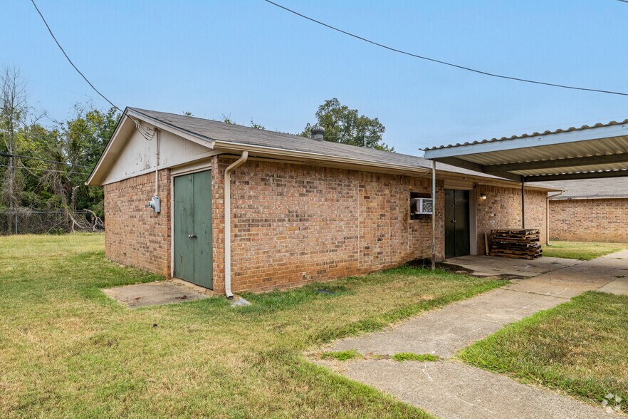 More Photos Of 607 S Pecan St, Hughes Springs Apartments For Sale