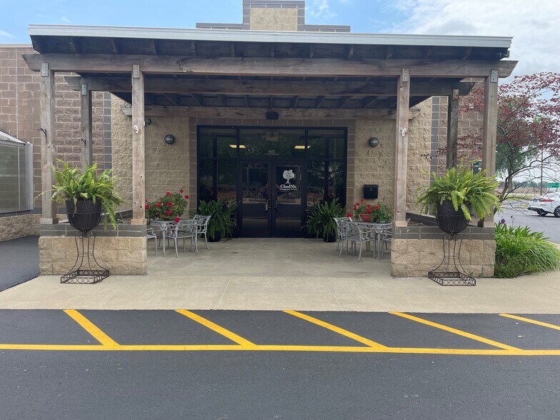 More Photos Of 608 S Jefferson St, Mascoutah General Retail For Lease