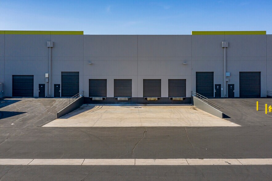 More Photos Of 8350 S Kyrene Rd, Tempe Warehouse For Lease